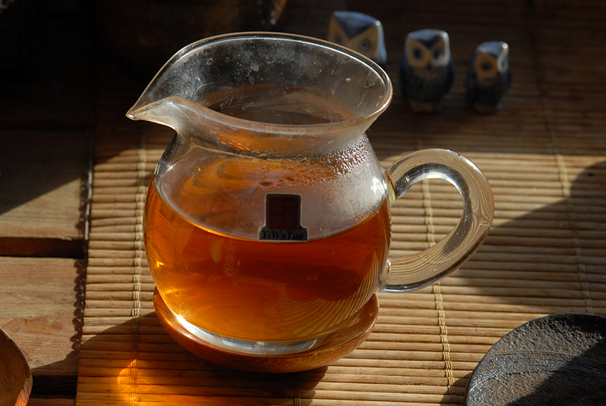 2004 Liu Bao bambuszkosaras tea